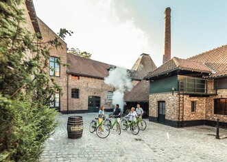 binnenkoer-van-het-jenevermuse.jpg